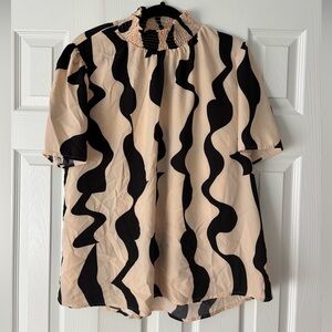 NWOT Black and Cream Wavy Pattern Top